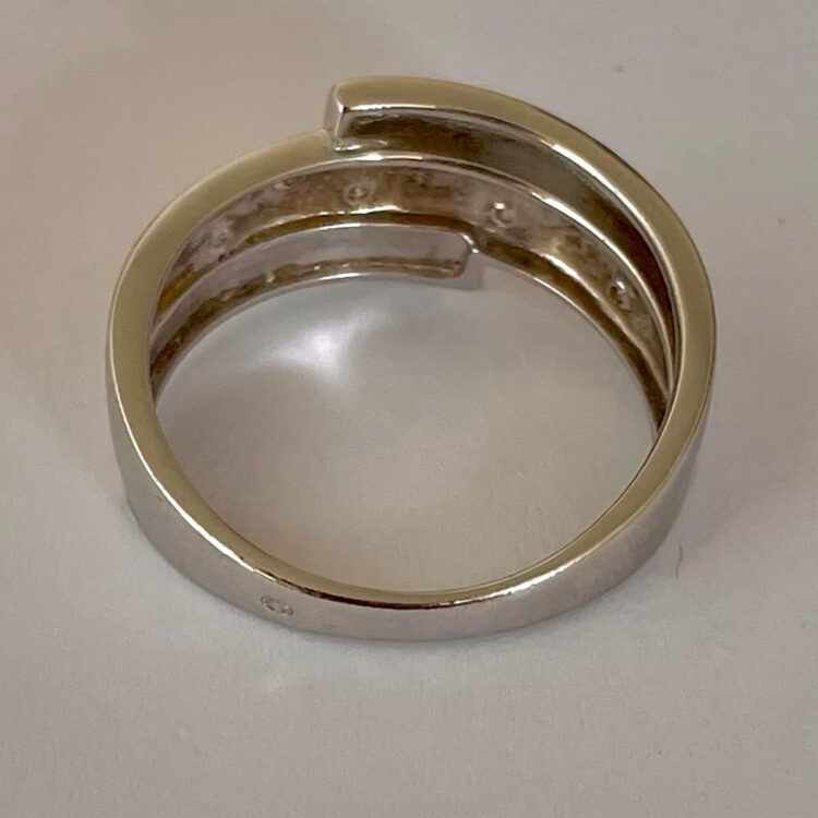 Bague En Blanc 18 Carats D’un Poids De 3,60 Grs