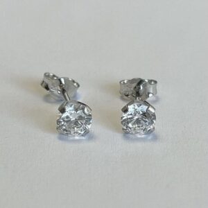 Boucles d'oreilles or 18k oxyde de zirconuim 2mm