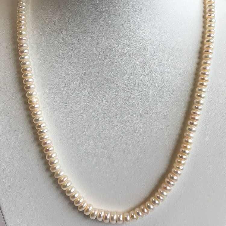 Collier 136 perles d'eau douce 45cm