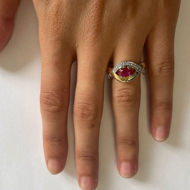 Bague or 18k 4.10 grs rubis diamants