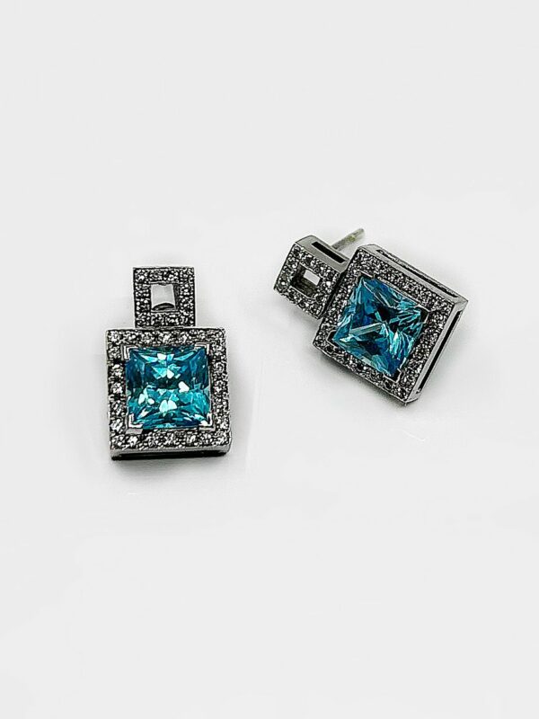 Boucle d'oreille or 18k 7.21grs topaze bleue 4 crt