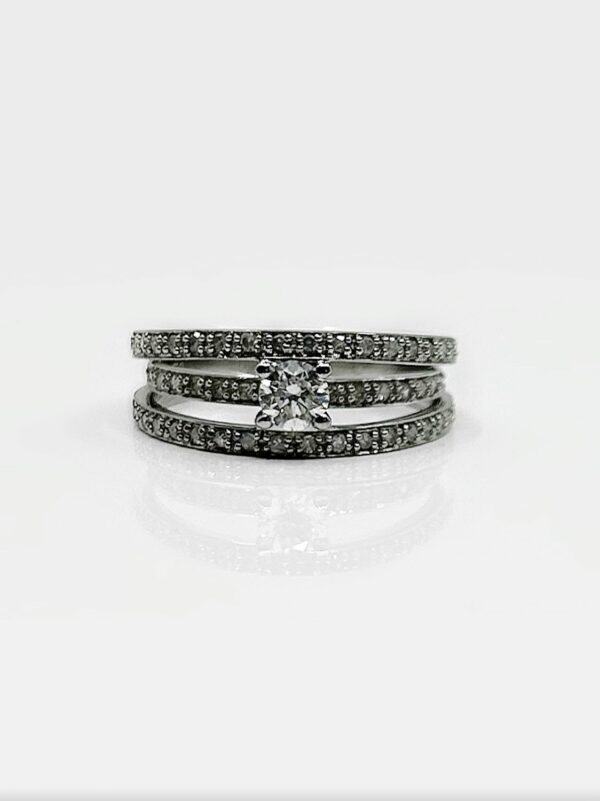 Bague or 18k 4.30grs diamants 0.25 carat no 53