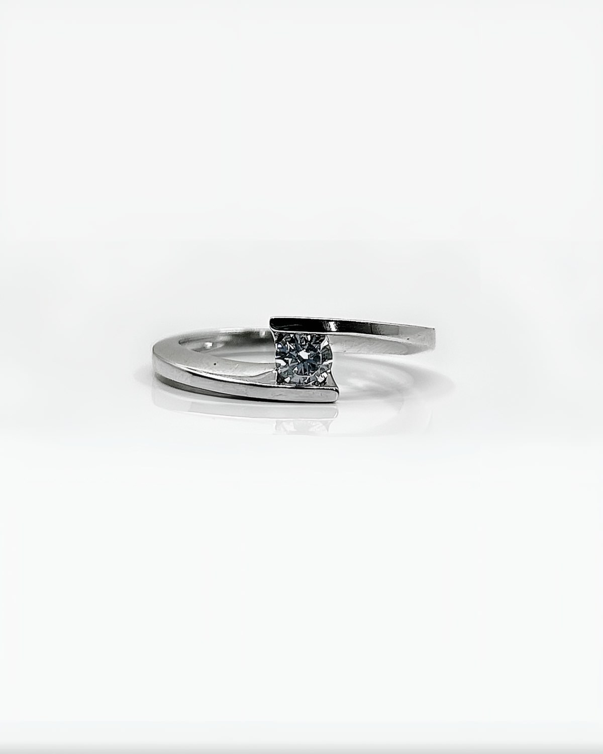 Bague or blanc 18k diamants 0.18crt 2.25grs