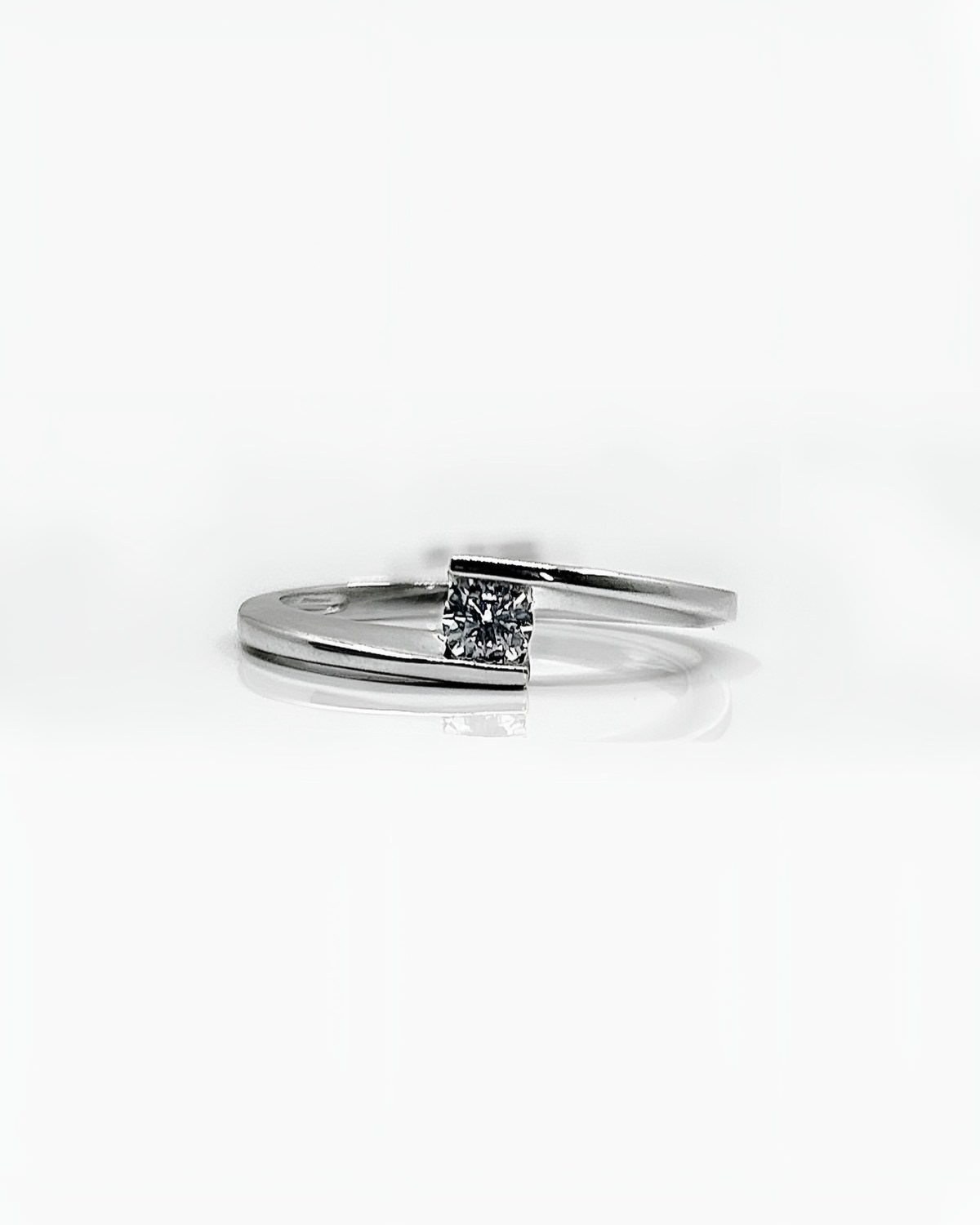 Bague or blanc 18k diamants 0.23 crt 2.30grs