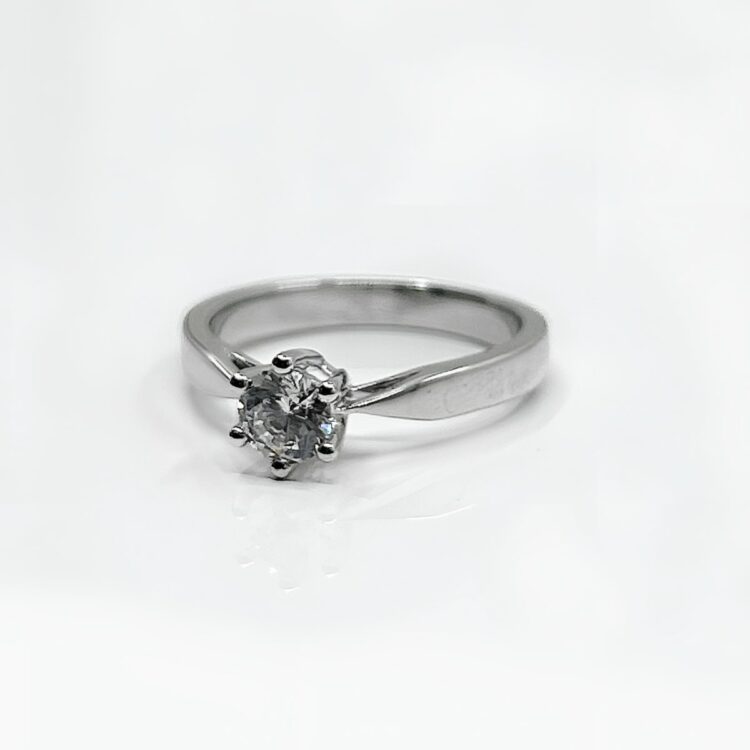 Bague or blanc 18k diamants 0.35 crt 3.20grs