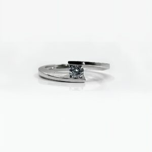 Bague or blanc 18k diamants 0.18crt 2.25grs