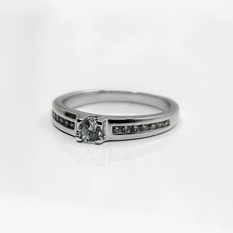 Bague or blanc 18k diamants 0.33 crt 3.50grs