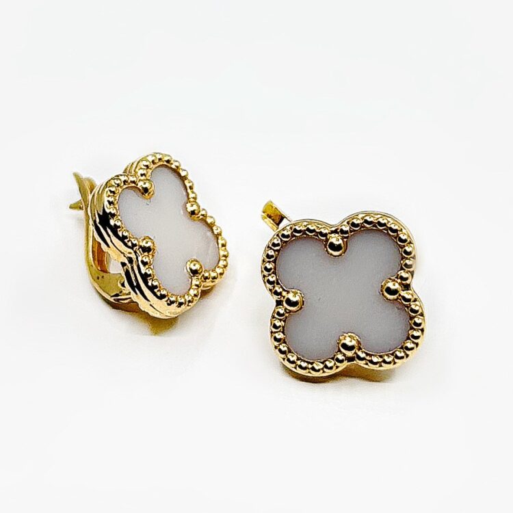 Boucles d'oreilles or 18k Nacres 4.72grs