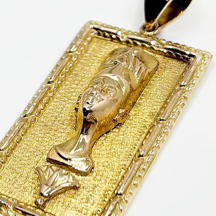 Pendentif Nefetiti or 18k 12.92grs