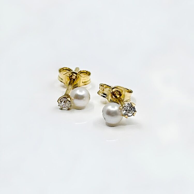 Boucles d'oreilles or 18k 0.35grs Perles 4mm