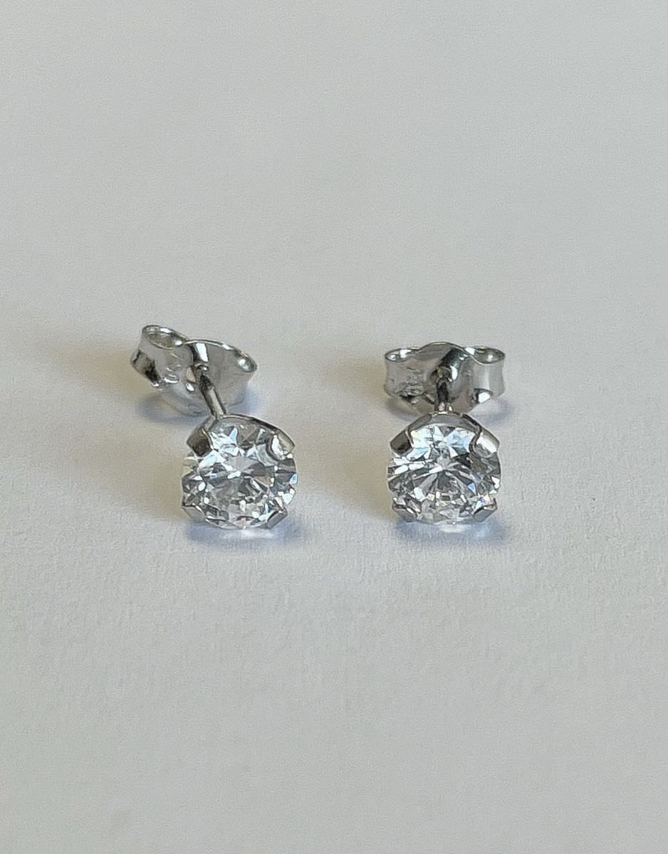 Boucles d'oreilles or 18k oxyde de zirconuim 2.5mm