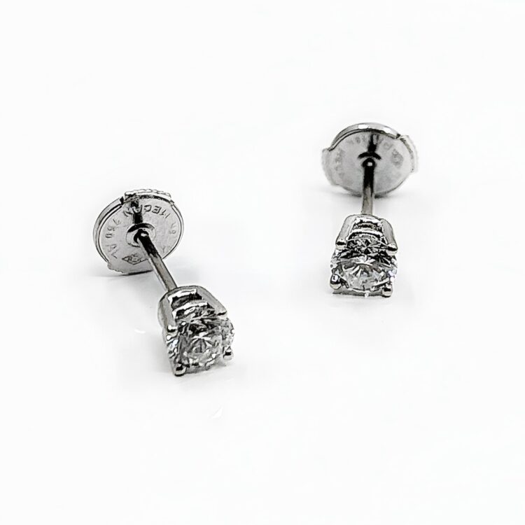 Boucle d'oreille diamants or 18k 1.49grs 0.60crt