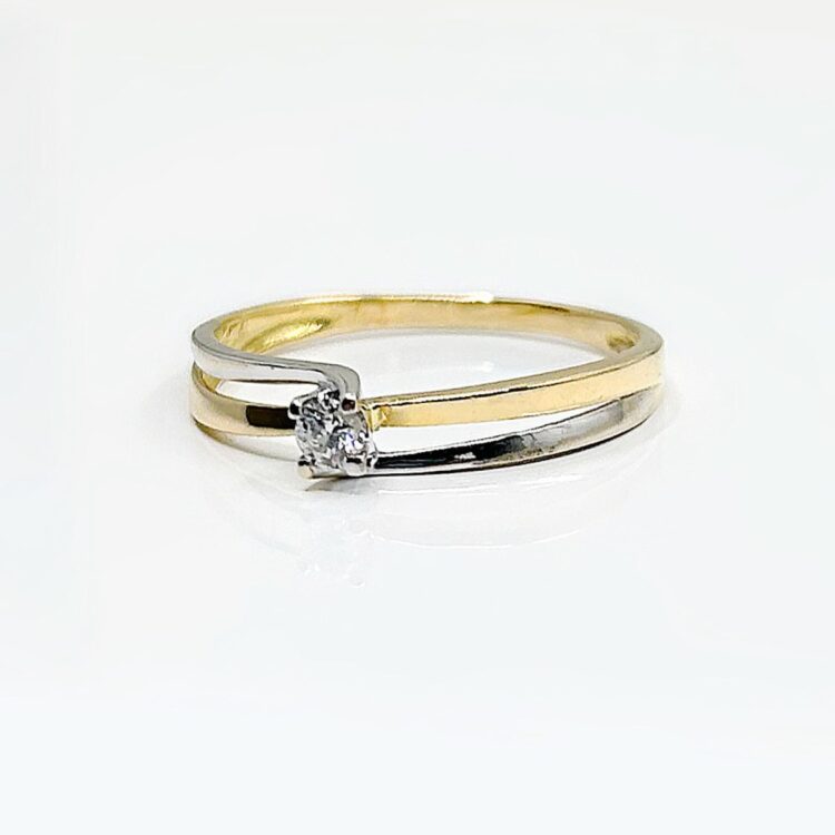 Bague Solitaire or 18 k bicolore 1.62 grs diam 0.08