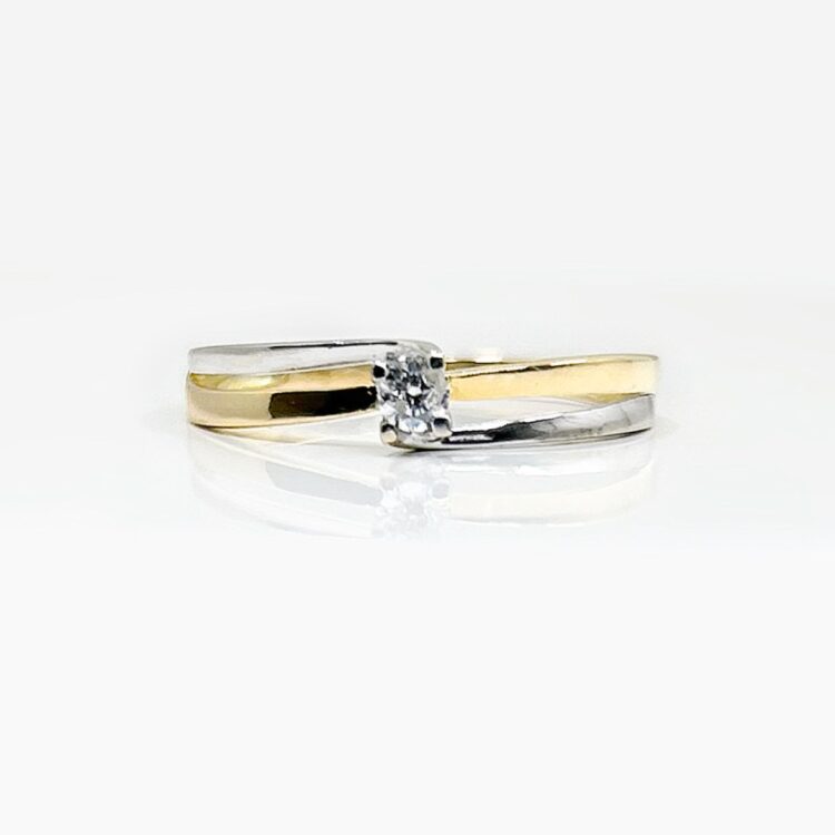 Bague Solitaire or 18 k bicolore 1.62 grs diam 0.08