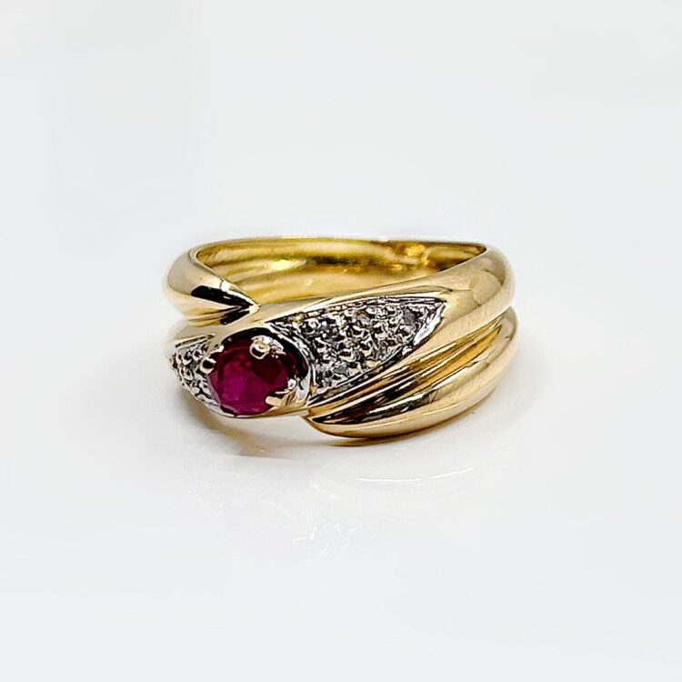 Bague or 18 carats 5.72 grs Rubis et Diamants