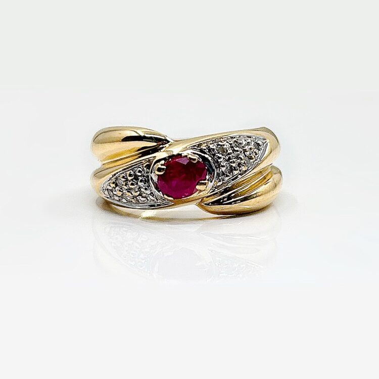 Bague or 18 carats 5.72 grs Rubis et Diamants