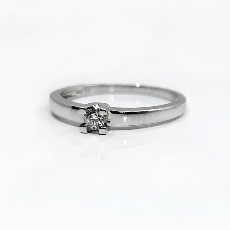 Bague Solitaire or blanc 18 k 2.35 grs Diam 0.12 ct