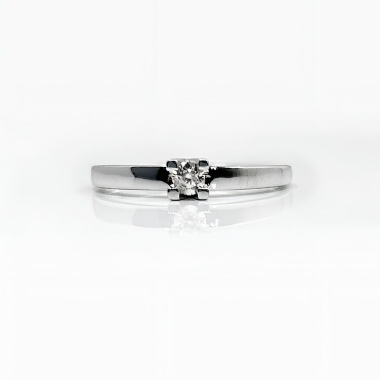 Bague Solitaire or blanc 18 k 2.35 grs Diam 0.12 ct