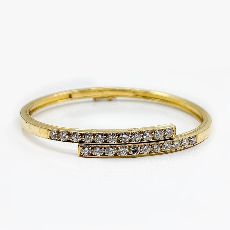 Bracelet jonc or 18k  20.60 grs 22 diamants