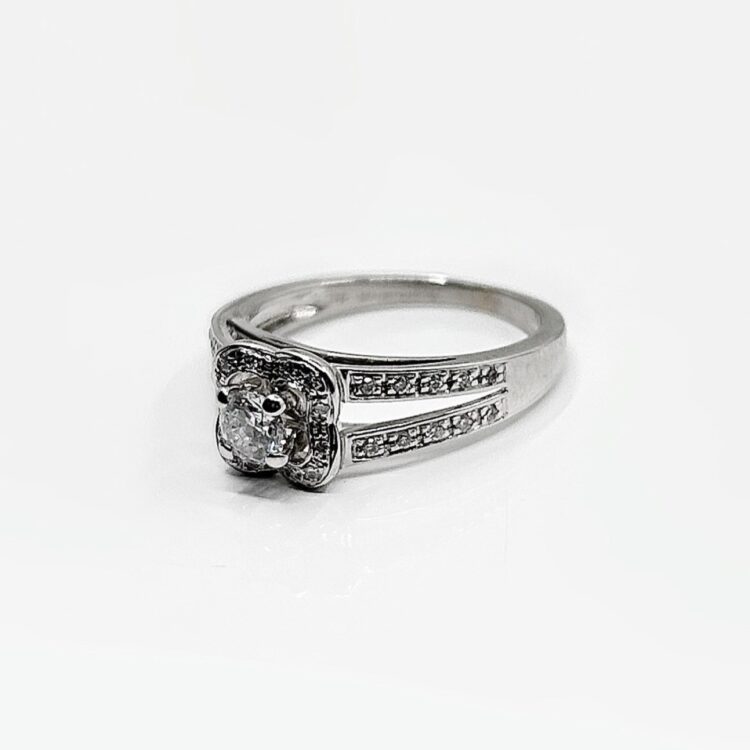 Bague Maubousin or 18k 2.86grs diamant 0.31cts no 54